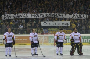 Am 7. September 2011 geschieht das unglaubliche Unglück. Kurz nach dem Start stürzt das Flugzeug mit der Eishockey-Mannschoft von Lokomotive Jarolavl ab. Eine komplette Mannschaft wird ausgelöscht. Unter den Spielern auch der deutsche Eishockeyspieler  Robert Dietrich. Auch in Krefeld wird getrauert und der Opfer gedacht. 