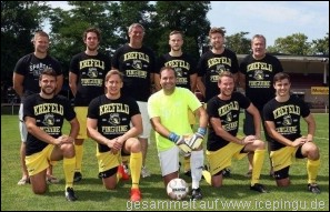 Pinguine ausserhalb des Eises unterwegs: Z.B. beim Fußball-Turnier, bei einer Radtour, beim Beach-Volleyball, zu Besuch in Schulen, im Krankenhaus oder stups Kinderzentrum, als Erstwähler, bei Teamessen, auf dem Weihnachtsmarkt, der Aftergame-Party oder aber auch als Bambini-Patenspieler z.B. beim Pizzabacken.