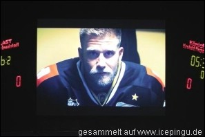 Die Hochschule Niederrhein präsentiert das neue Intro der Krefeld Pinguine. Nur nach vorne geh