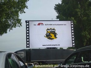 Das Autokino wird präsentiert von den Krefeld Pinguinen. 