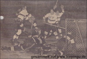 Spielszene vom Spiel Krefeld - Füssen. 