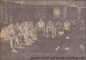 14 Aktive der beiden Krefelder Vereine treffen sich zur Vorbereitung auf die Saison zum Konditionslehrgang in der Turnhalle auf der Moltkestraße.