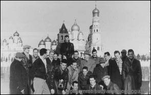 Ein Höhepunkt der Saison war im Januar 1955 die viel beachtete und diskutierte Reise der NRW-Auswahl, gebildet aus KEV- und Preussen-Spielern, in die Sowjetunion. Es gab zwei Spiele in Moskau, viele Besichtigungsfahrten und auf dem Rückweg einen Abstecher in die Tschechoslowakei mit einem Spiel in Prag und einem in Kolin. <br>Weitere Informationen und Bilder: Meilensteine - 1955 Moskau Reise