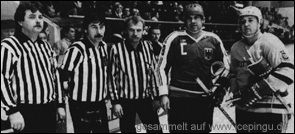 Die Nationalmannschaft hält ihr Trainingslager in Krefeld ab. Am 28.10.81 spielt Krefeld in einem Freundschaftsspiel gegen die Nationalmannschaft - 4:7. Die Nationalmannschaft wird im Krefelder Hof untergebracht und es wird ein Ausflug zur Jeans-Firma gemacht, bei der die Mannschaft eine Jacke und Hose bekommt. Es ist ein Problem für Kühnhackl die passende Größe zu finden. Oberbürgermeister Hauser schenkt der Mannschaft einen Bildband und beide Mannschaften werden zu einem gemeinsames Essen in einem Spezialitätenrestaurant eingeladen. 