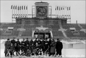 Die Mannschaft im Dynamo Stadion.
