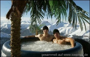 Alexander Dück und Robert Guillet im Sprudelbad.