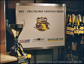 Foto-Stunde mit Pokal bei Sport Borgmann.