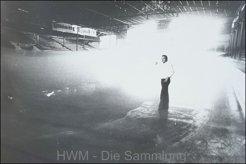 Auf dem Eis der Rheinlandhalle.